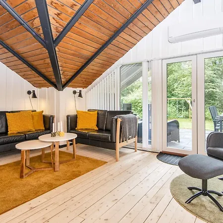 5 Person In Toftlund-by Traum