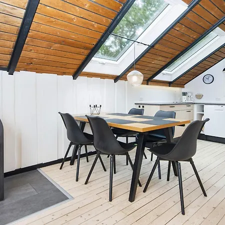5 Person In Toftlund-by Traum